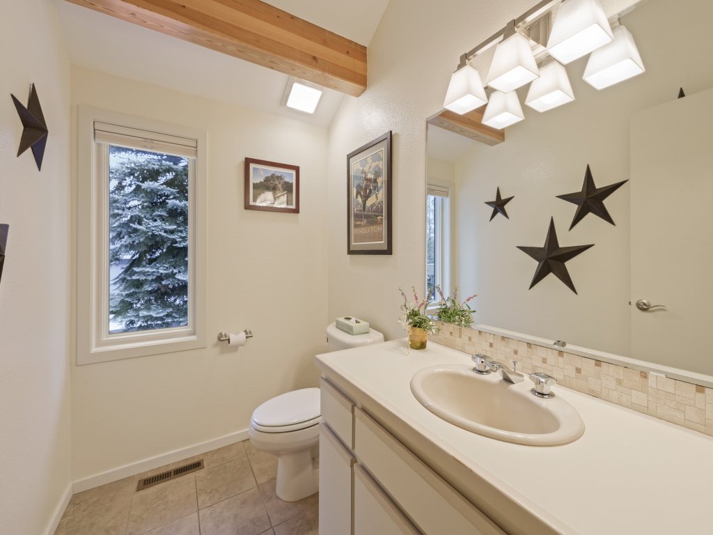 Tan Oak 15 Vacation Rental in Sunriver - RedAwning