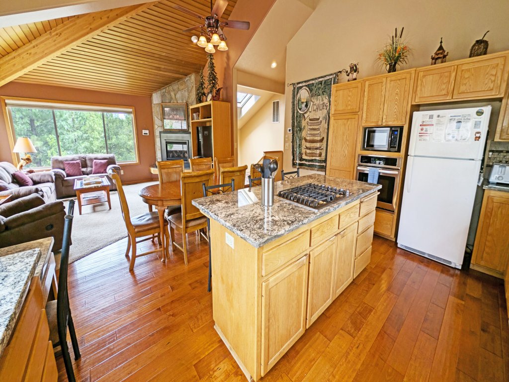 Foursome 2 Vacation Rental in Sunriver - RedAwning