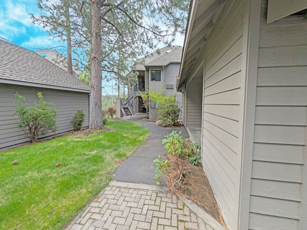 River Ridge 332B Vacation Rental in Bend - RedAwning