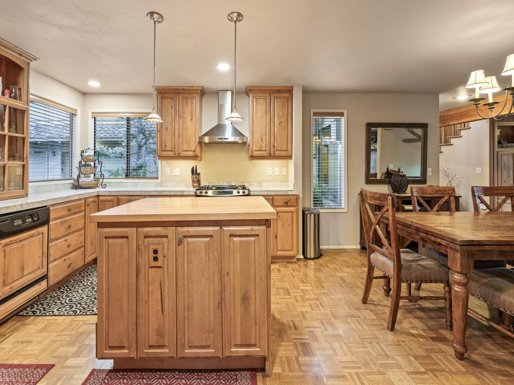 Augusta 3 Vacation Rental in Sunriver - RedAwning