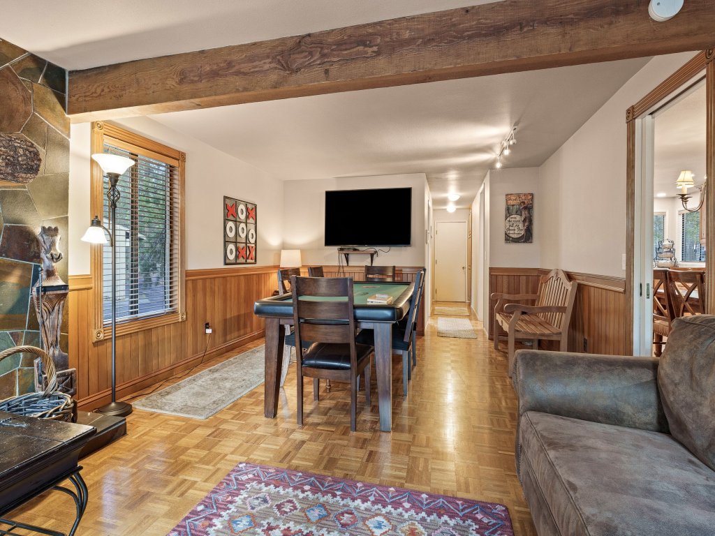 Augusta 3 Vacation Rental in Sunriver - RedAwning