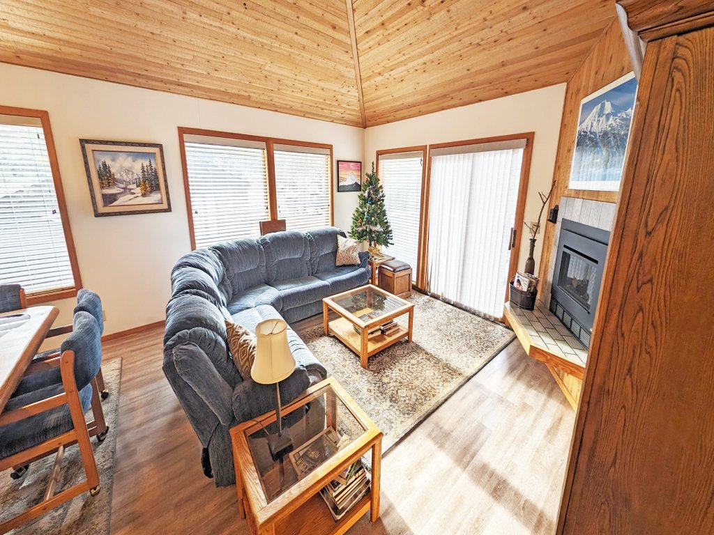 Coyote 7 Vacation Rental in Sunriver - RedAwning
