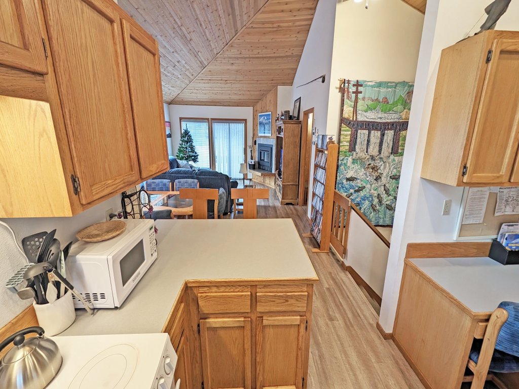 Coyote 7 Vacation Rental in Sunriver - RedAwning