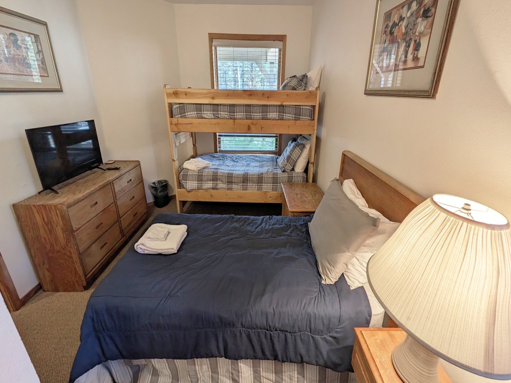 Coyote 7 Vacation Rental in Sunriver - RedAwning