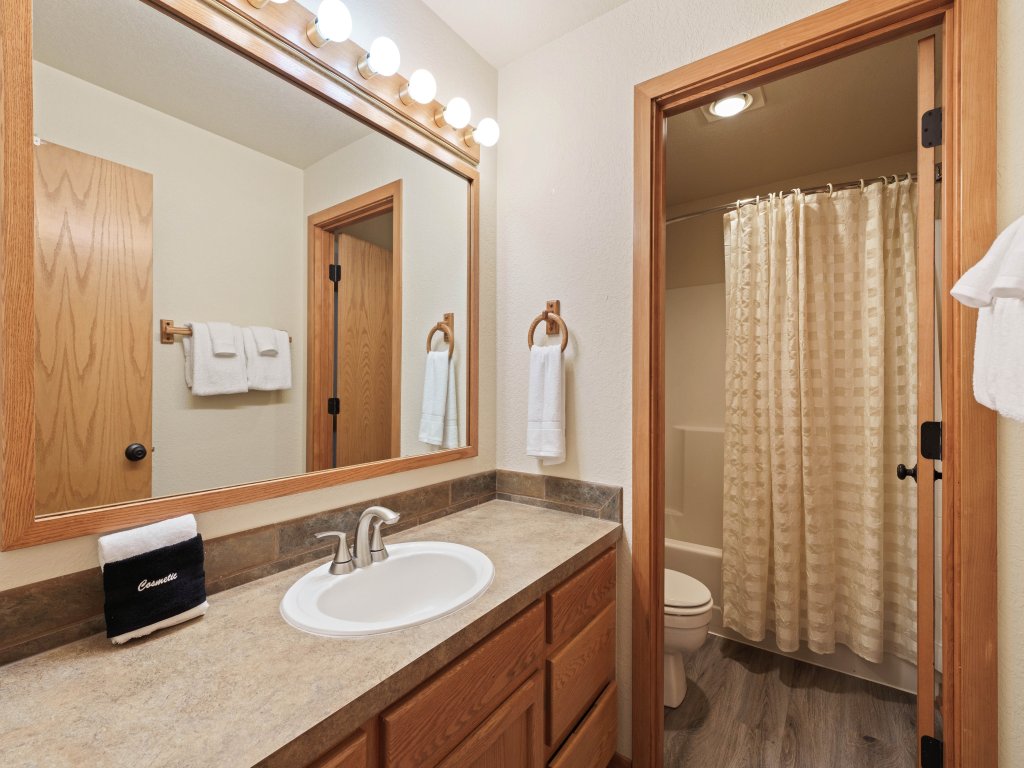 Fairway Village 25 Vacation Rental in Sunriver - RedAwning