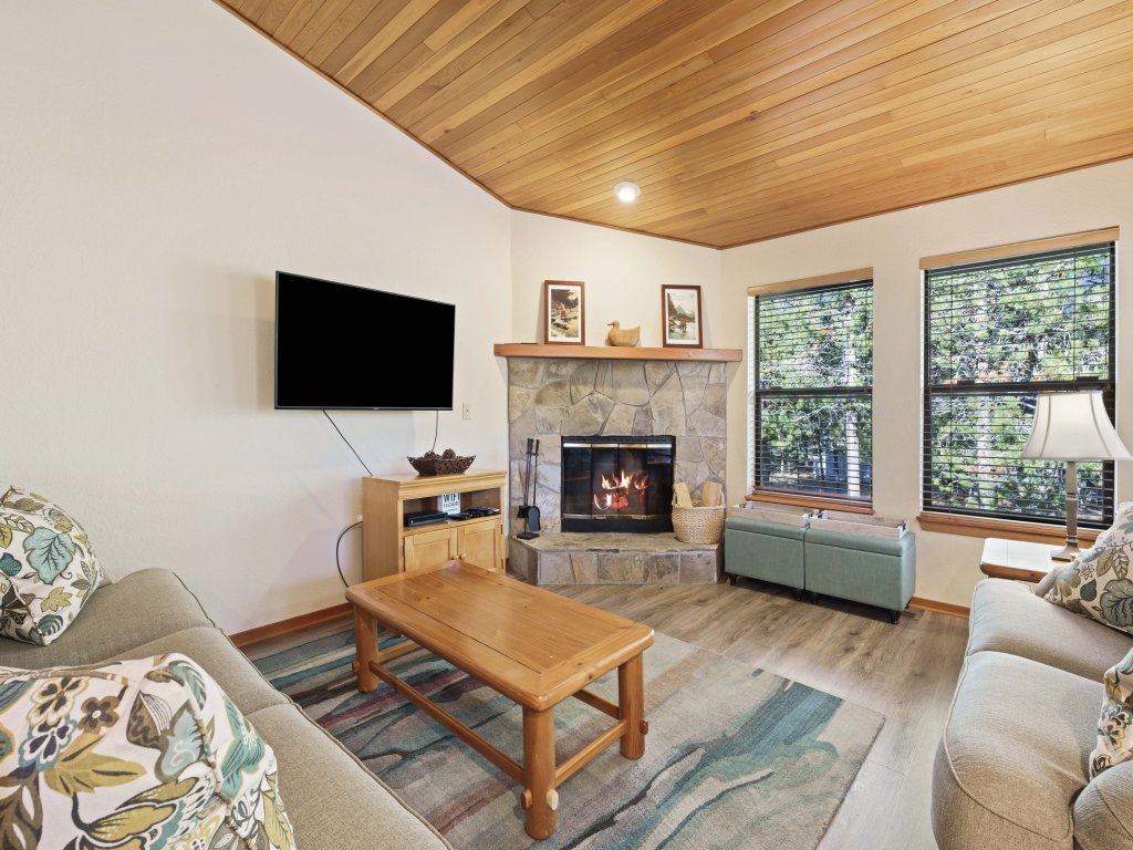 Fairway Village 25 Vacation Rental in Sunriver - RedAwning