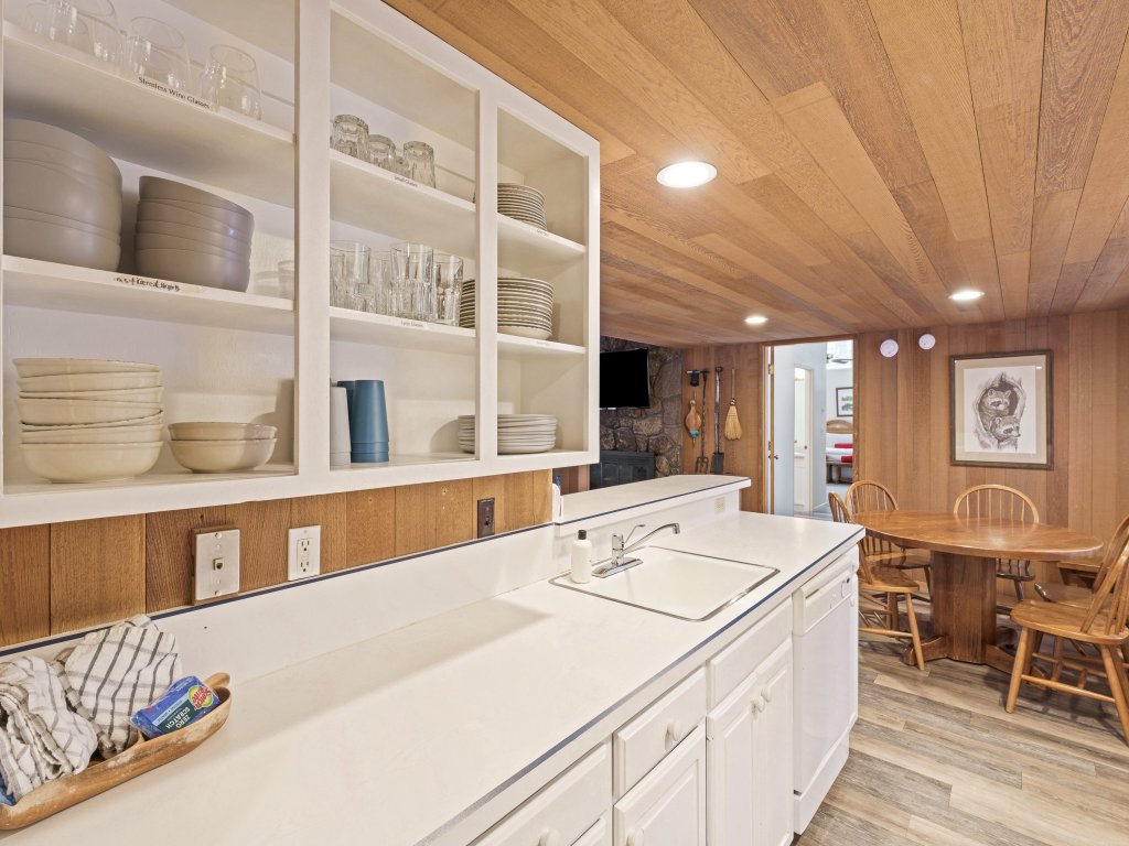 Lookout 3 Vacation Rental in Sunriver - RedAwning