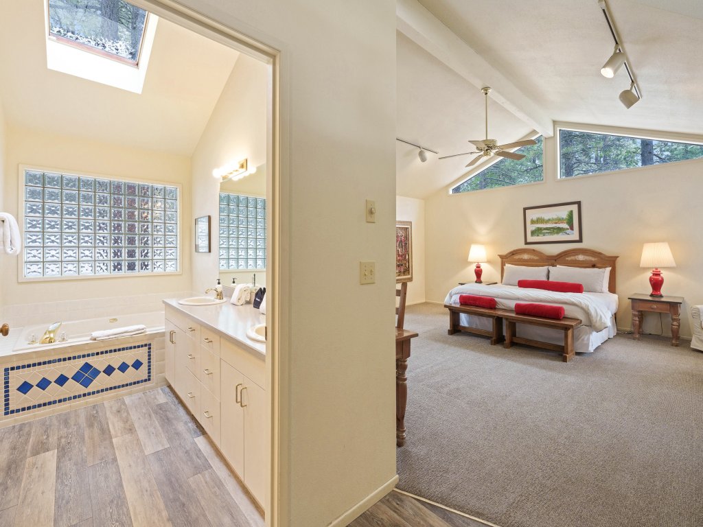 Lookout 3 Vacation Rental in Sunriver - RedAwning
