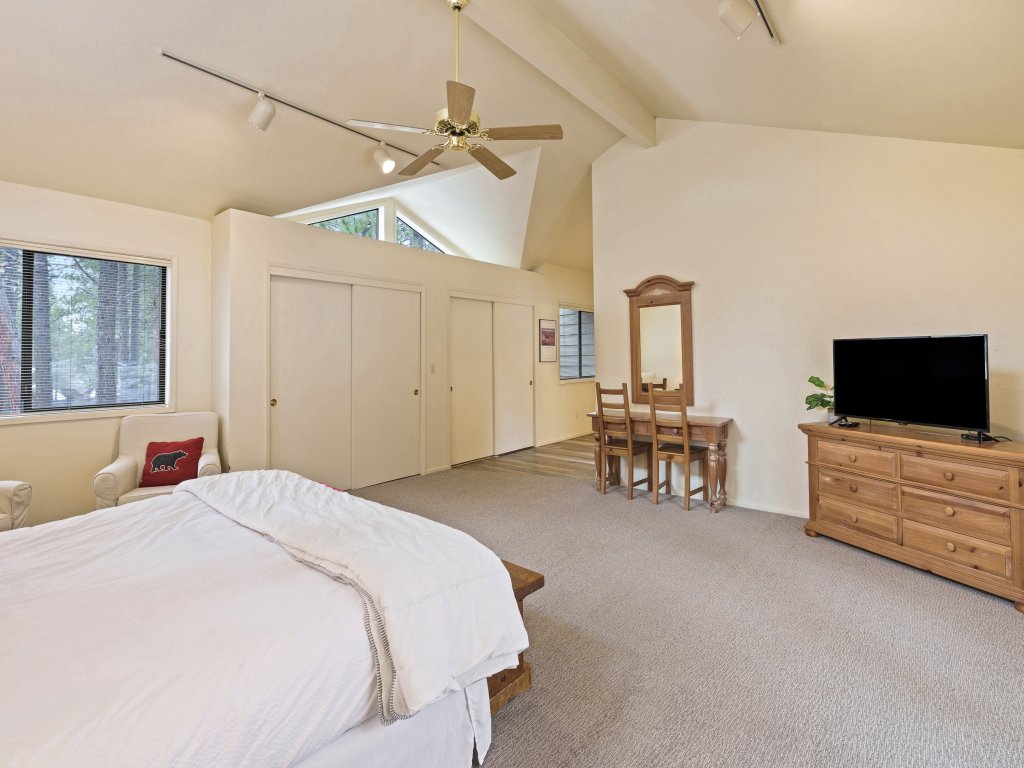 Lookout 3 Vacation Rental in Sunriver - RedAwning