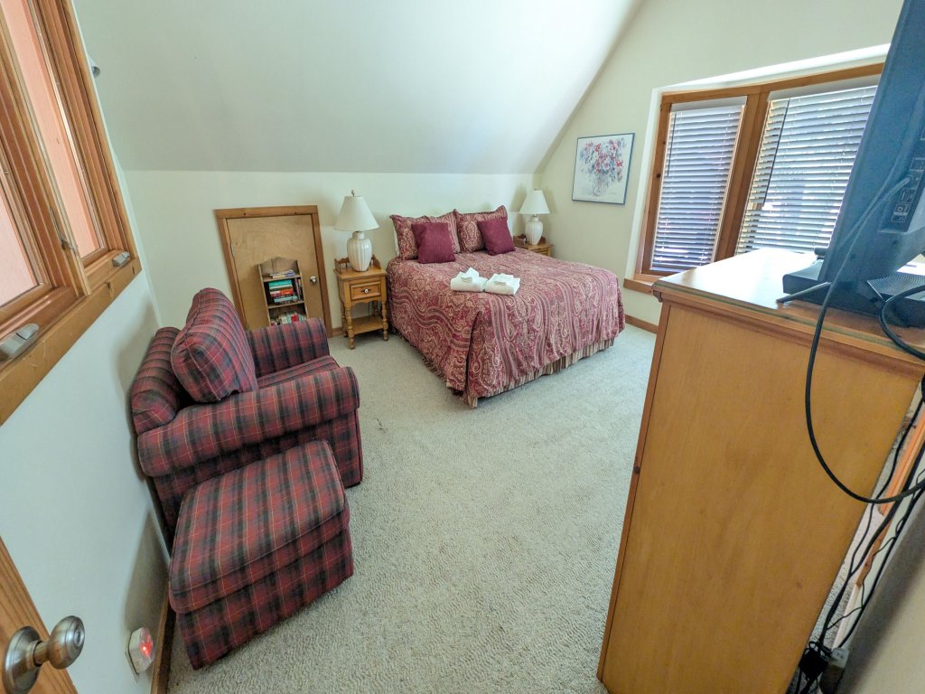 Circle 4 Condo 14 Vacation Rental in Sunriver - RedAwning