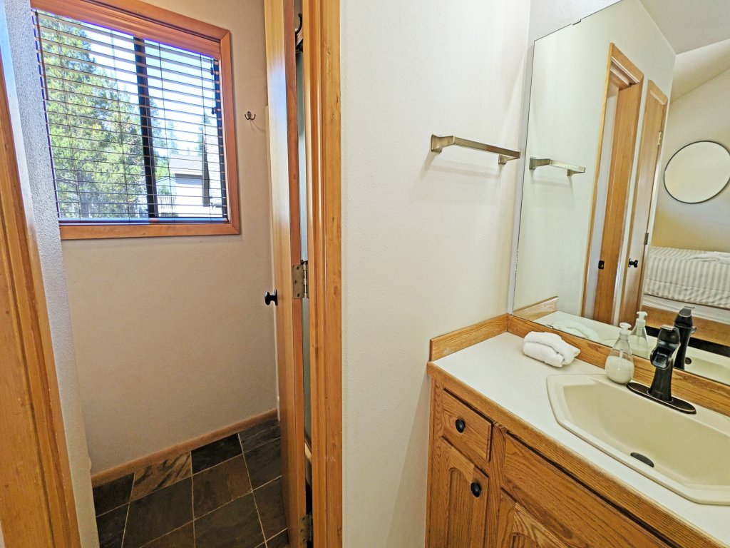 Big Leaf 4 Vacation Rental in Sunriver - RedAwning
