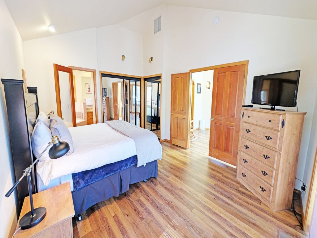 Alpine 4 Vacation Rental in Sunriver - RedAwning