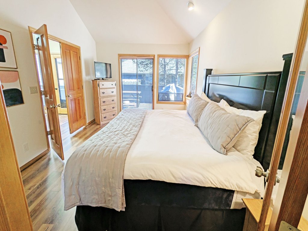 Alpine 4 Vacation Rental in Sunriver - RedAwning