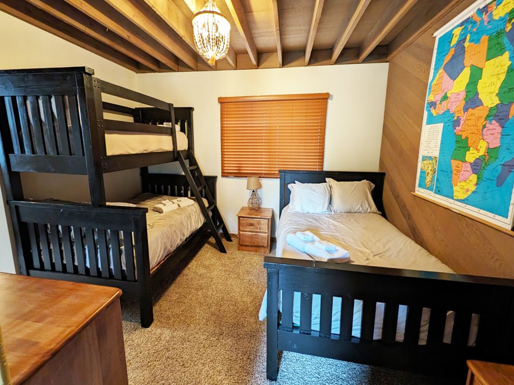 Meadow House 42 Vacation Rental in Sunriver - RedAwning