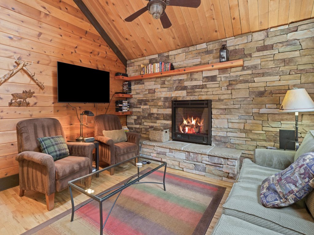 Pole House 10 Vacation Rental in Sunriver - RedAwning