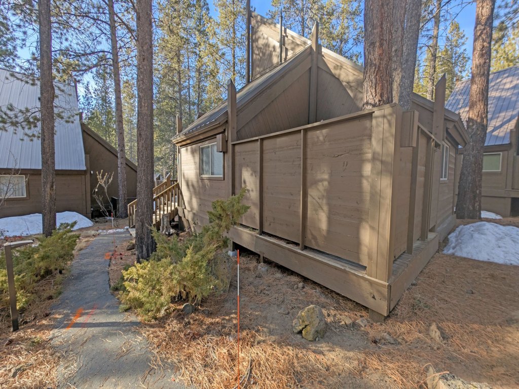 Pole House 10 Vacation Rental in Sunriver - RedAwning