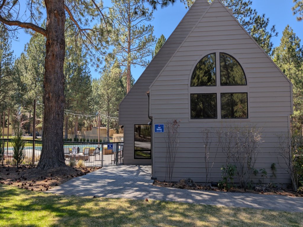 River Ridge 324AB Vacation Rental in Bend - RedAwning