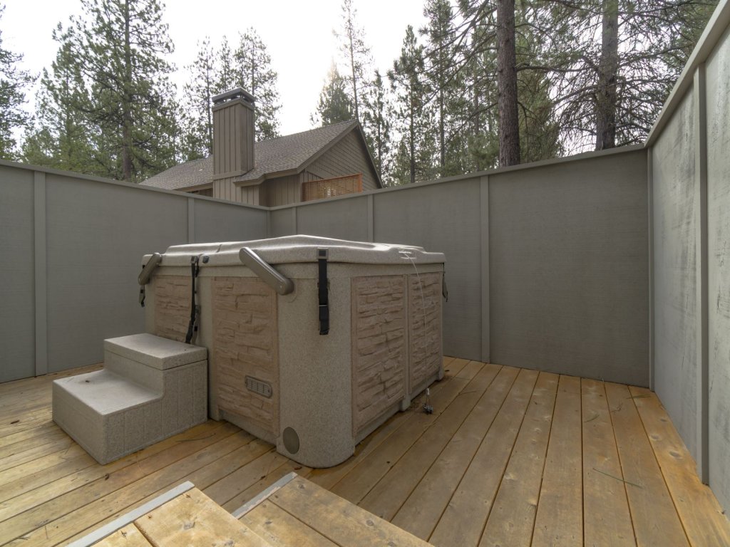 Sequoia 14 Vacation Rental in Sunriver - RedAwning