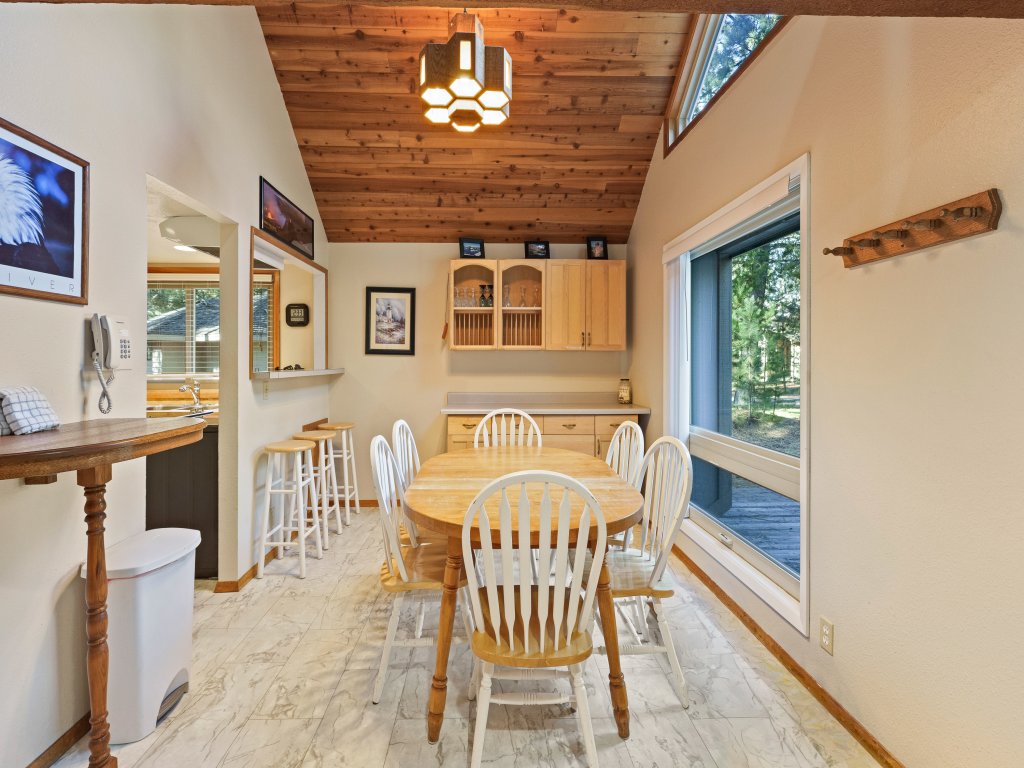 Sequoia 14 Vacation Rental in Sunriver - RedAwning