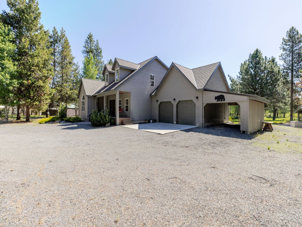Aspen Place Vacation Rental in Oregon - RedAwning