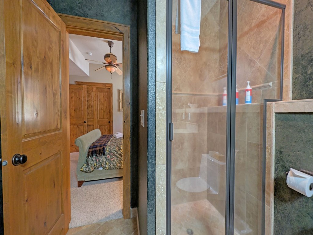 Yellow Pine 32 Vacation Rental in Sunriver - RedAwning