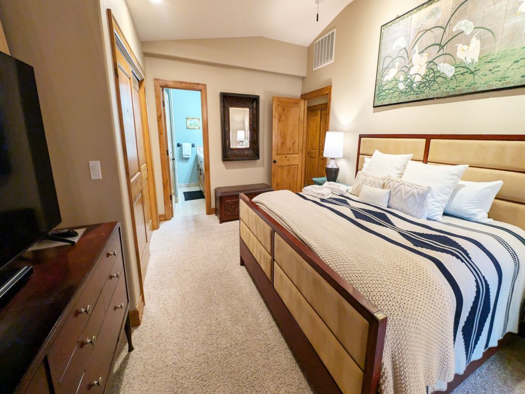 Yellow Pine 32 Vacation Rental in Sunriver - RedAwning