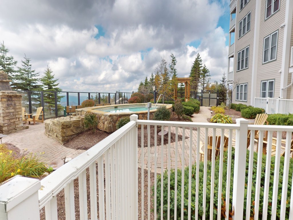 Seneca 012 - Brigham Junior Studio Condo Vacation Rental in Snowshoe - RedAwning