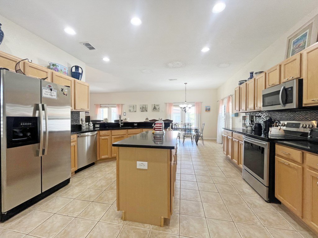 The White House Vacation Rental in Davenport - RedAwning