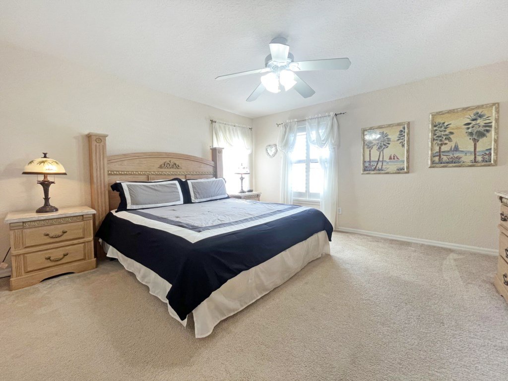 The White House Vacation Rental in Davenport - RedAwning