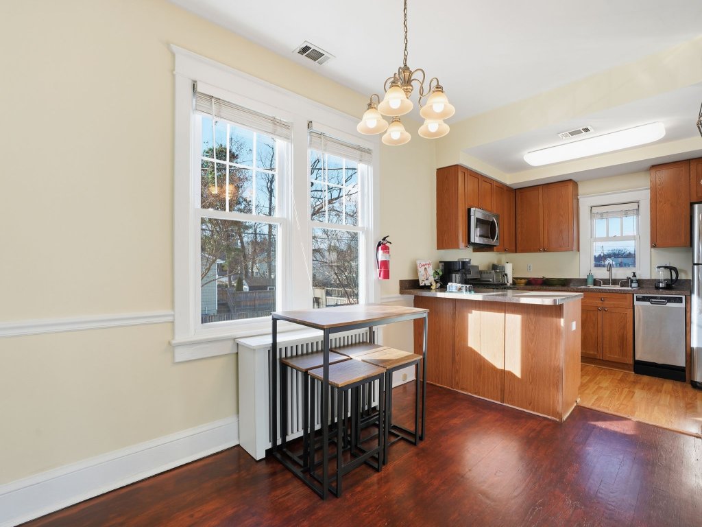 DC Area Bungalow Near Shops and Dining Vacation Rental in Virginia - RedAwning
