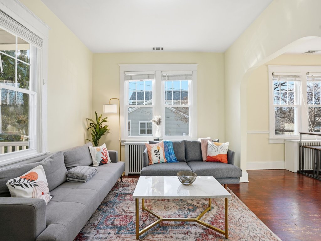 DC Area Bungalow Near Shops and Dining Vacation Rental in Virginia - RedAwning