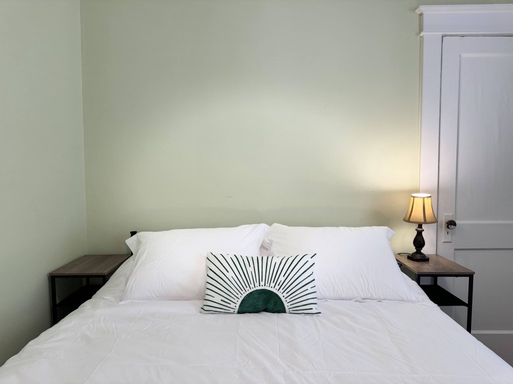 DC Area Bungalow Near Shops and Dining Vacation Rental in Virginia - RedAwning