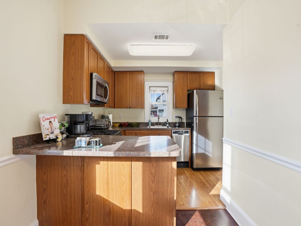 DC Area Bungalow Near Shops and Dining Vacation Rental in Virginia - RedAwning