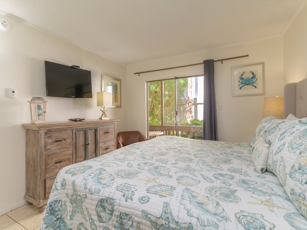 Tiki 112 - Beachfront 1BR Condo w/ Pool Access Vacation Rental in South Padre Island - RedAwning