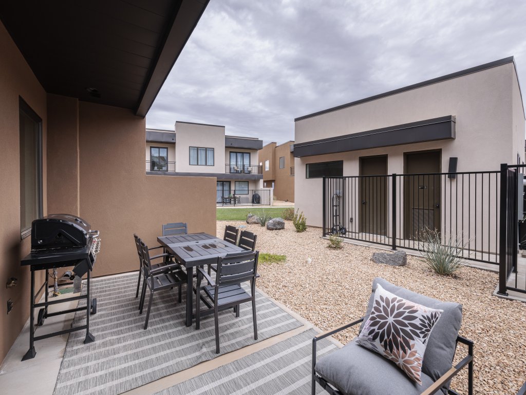 Hillcrest Pool House Vacation Rental in St. George - RedAwning
