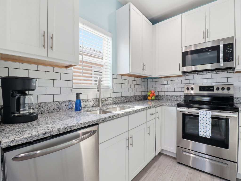 Charming Lilac Cottage 111 Vacation Rental in Florida - RedAwning