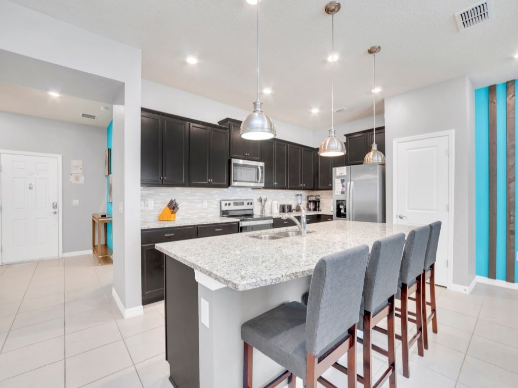 Your Enchanted Take Me Away Townhome! Vacation Rental in Davenport - RedAwning