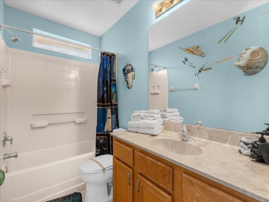 Large 4 Bed Pool Home! Vacation Rental in Davenport - RedAwning