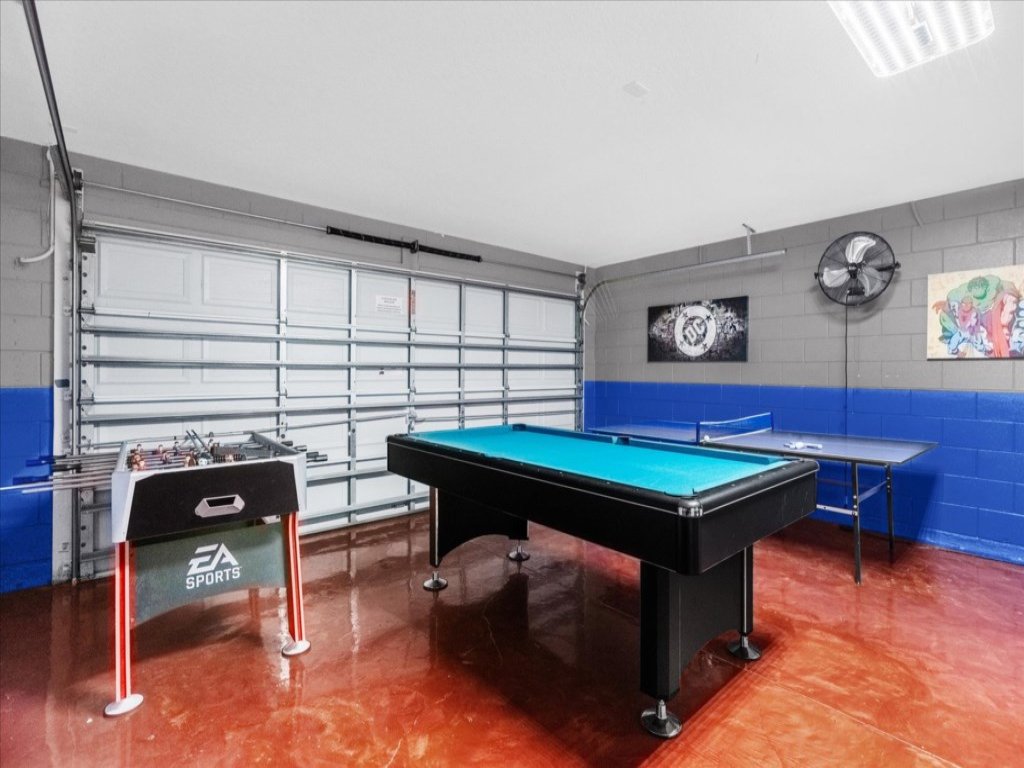 Large 4 Bed Pool Home! Vacation Rental in Davenport - RedAwning