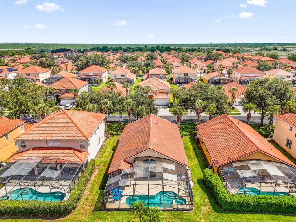 Large 4 Bed Pool Home! Vacation Rental in Davenport - RedAwning