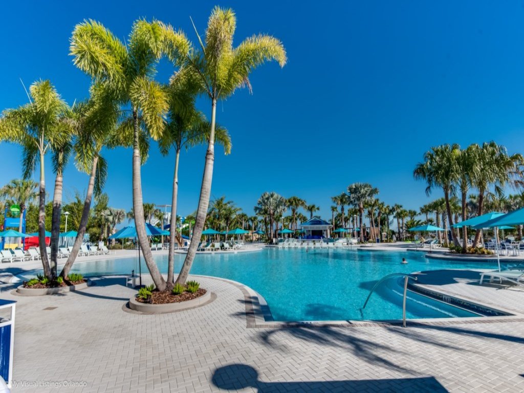 Large 5 Bed Family Townhome with Splash Pool Vacation Rental in Davenport - RedAwning