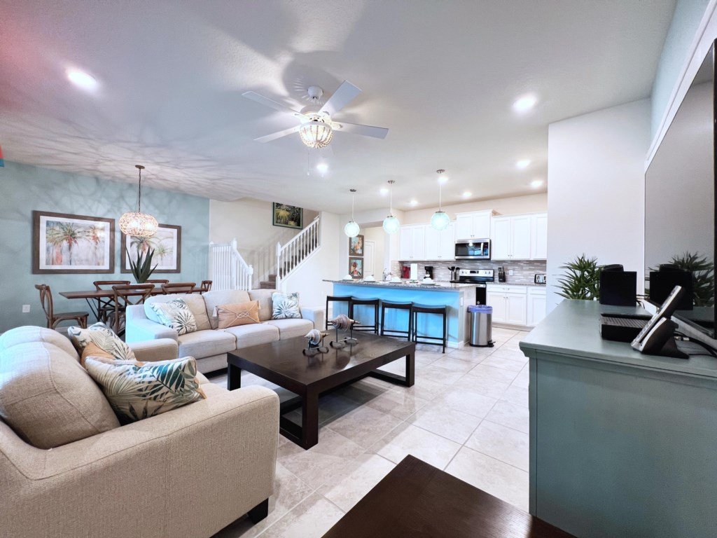 Large 5 Bed Family Townhome with Splash Pool Vacation Rental in Davenport - RedAwning