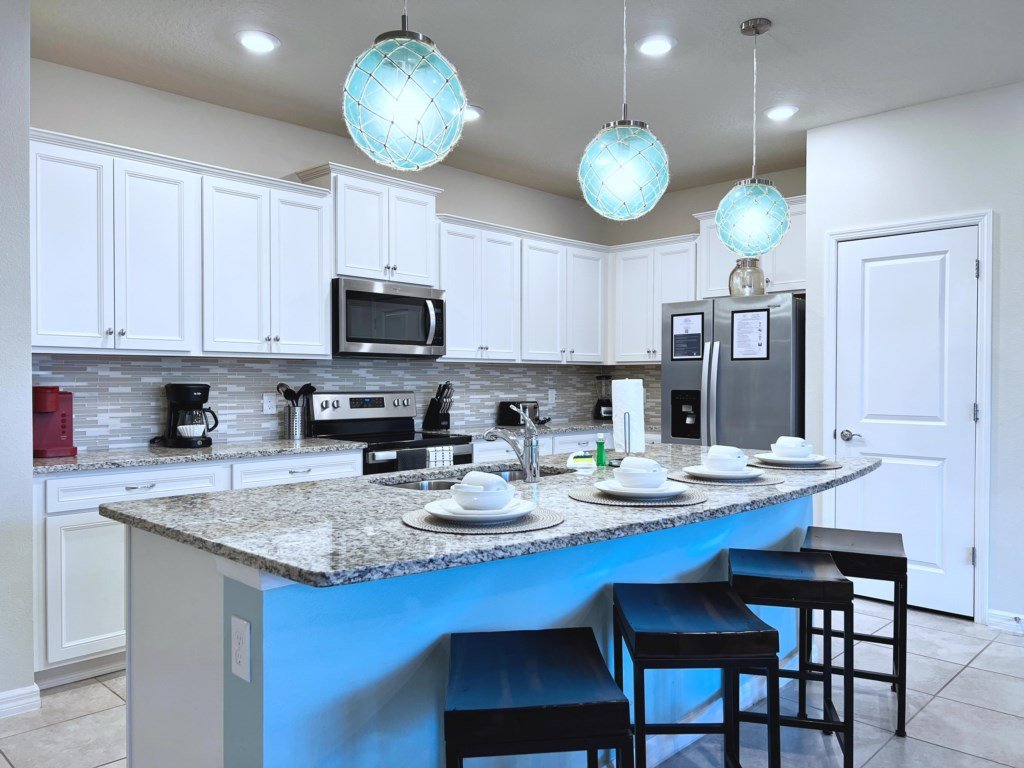 Large 5 Bed Family Townhome with Splash Pool Vacation Rental in Davenport - RedAwning