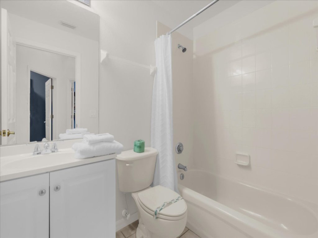 4 Bed Luxury Quiet & Private Home! Vacation Rental in Davenport - RedAwning