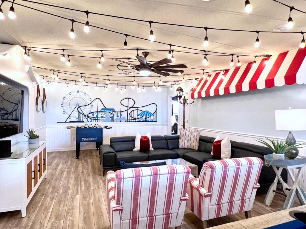SciFi Theater Amazing Theme 7 Bed Pool Home Vacation Rental in Davenport - RedAwning