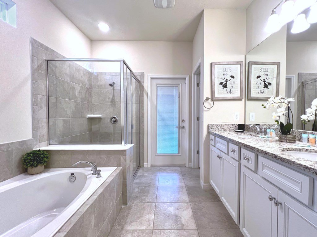 SciFi Theater Amazing Theme 7 Bed Pool Home Vacation Rental in Davenport - RedAwning