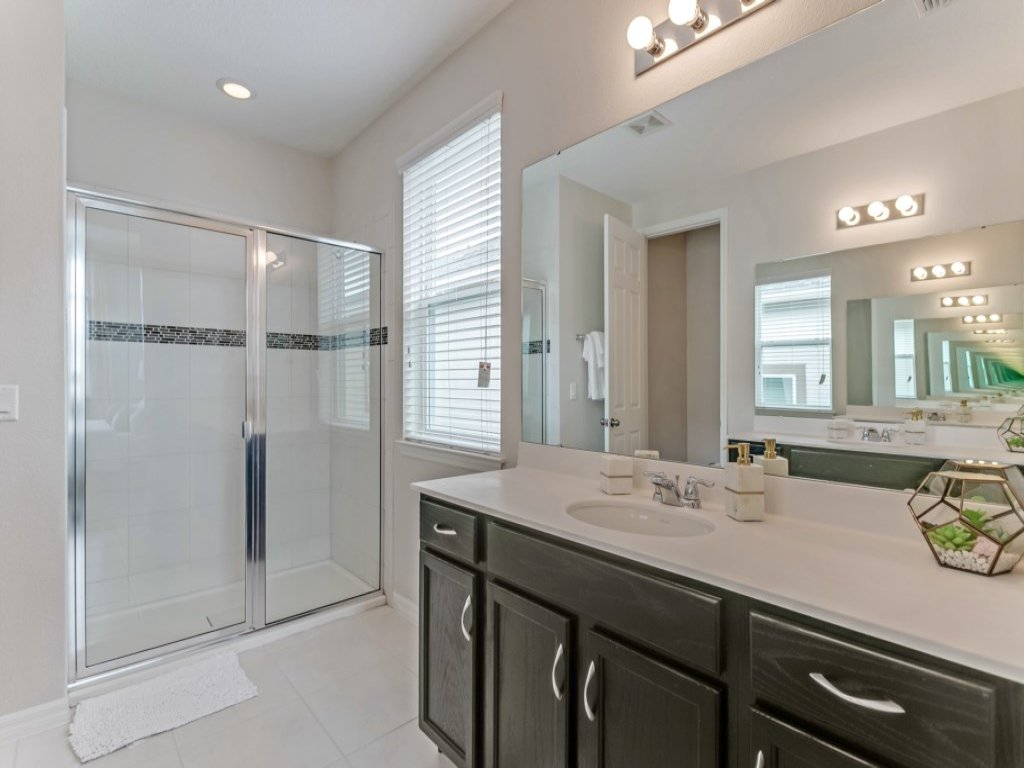 Luxury High Ceilings Pool, Spa Beautiful Home! Vacation Rental in Kissimmee - RedAwning