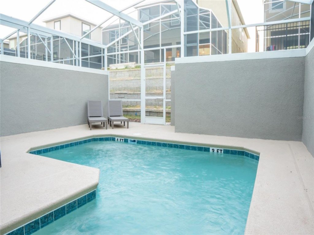 Stunning 4 Bed Townhome  Pool & WaterPark Vacation Rental in Davenport - RedAwning