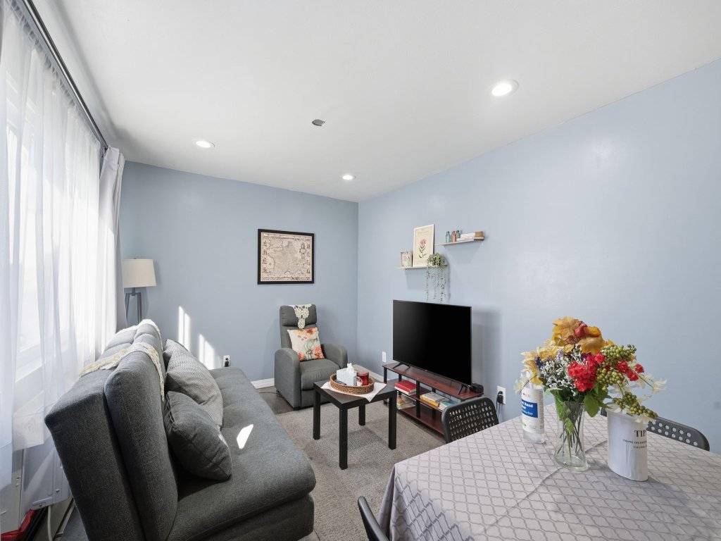 Cozy Comfy Room in  Queens Vacation Rental in New York - RedAwning