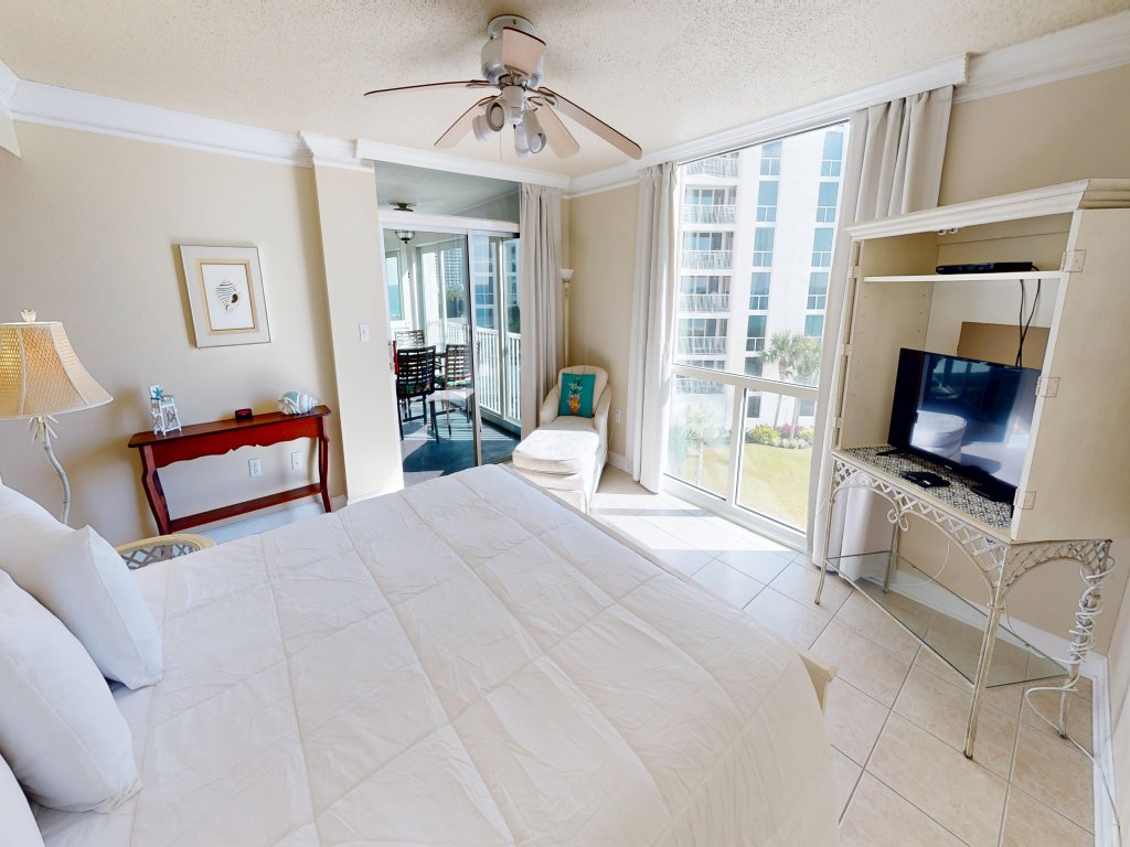 Shoreline Towers 2043 Vacation Rental in Destin - RedAwning